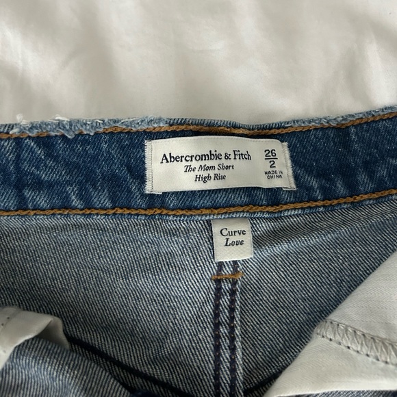Abercrombie High Rise Mom Shorts - Picture 3 of 4